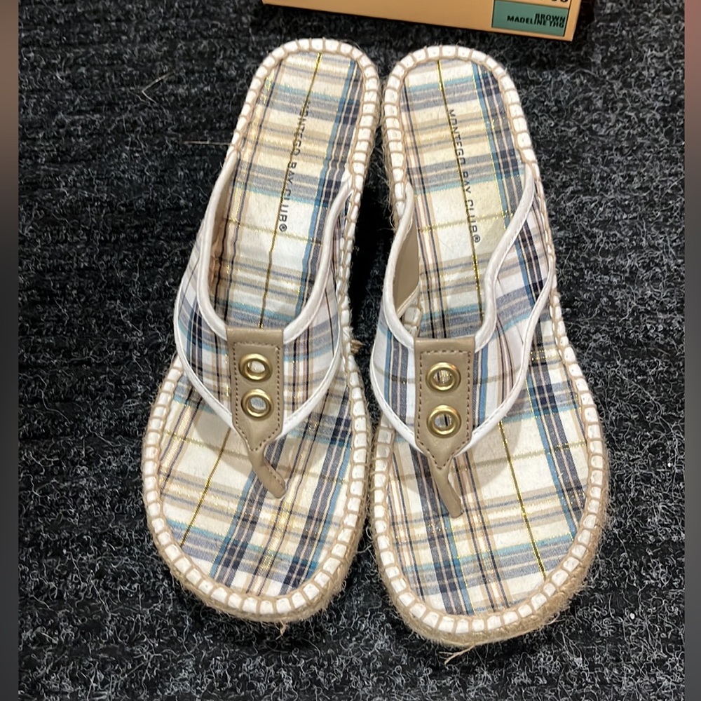 Montego Bay Club. 71/2 women’s shoes. Plaid flip flops. - Picture 11 of 11